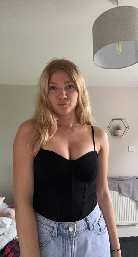 Amanda Jones onlyfans leak