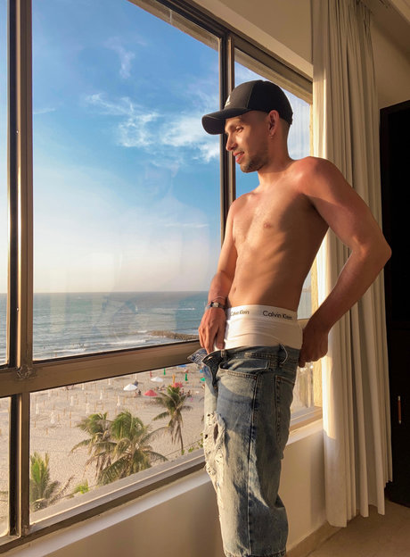 Norlan G mez onlyfans boobs