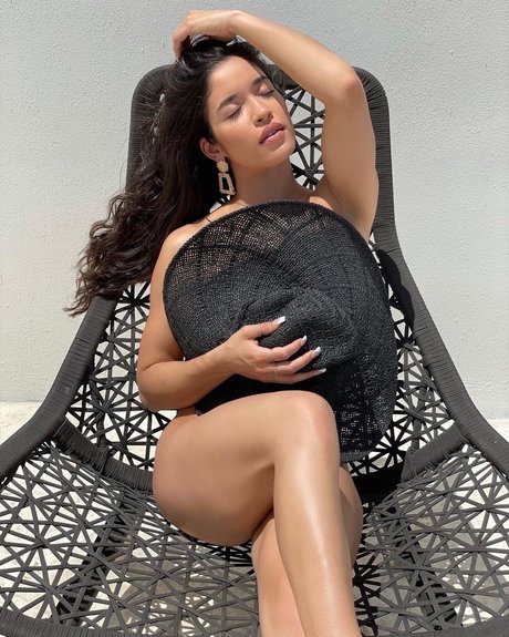 Noelroxy boobs onlyfans