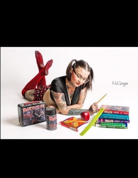 Nylon Dolly onlyfans sex leaked