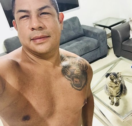 Adriano0001 onlyfans model