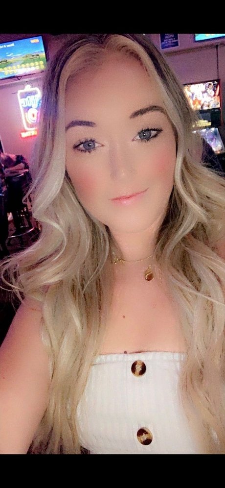 Elisee is on onlyfans