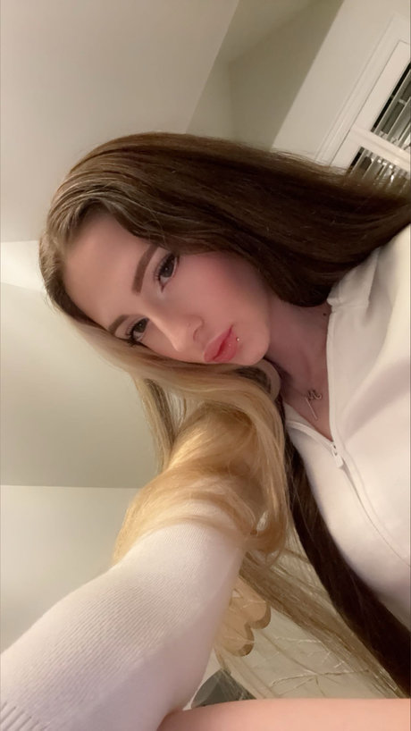 Alanna Skye naked only fans