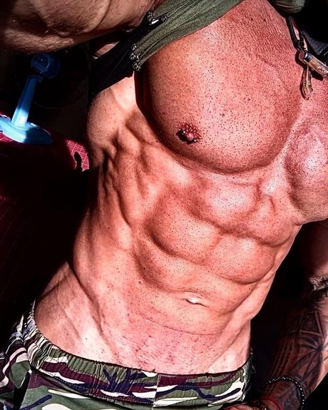 Aaron Wild onlyfans porno