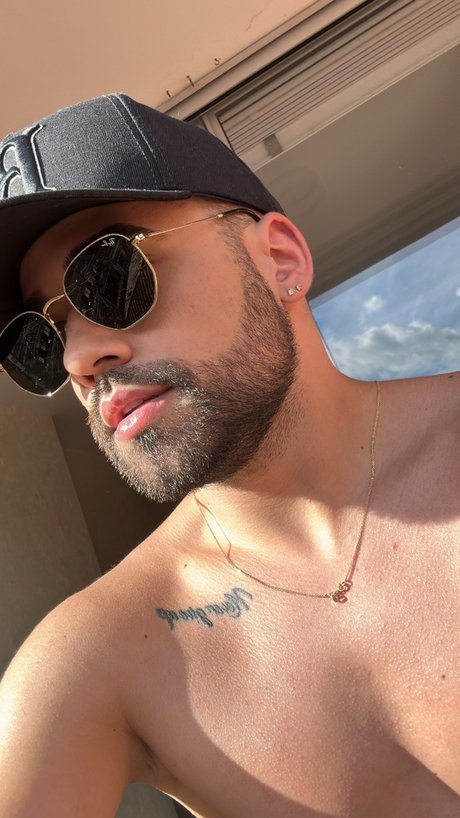 Aaron Diamond_ onlyfans leaks.