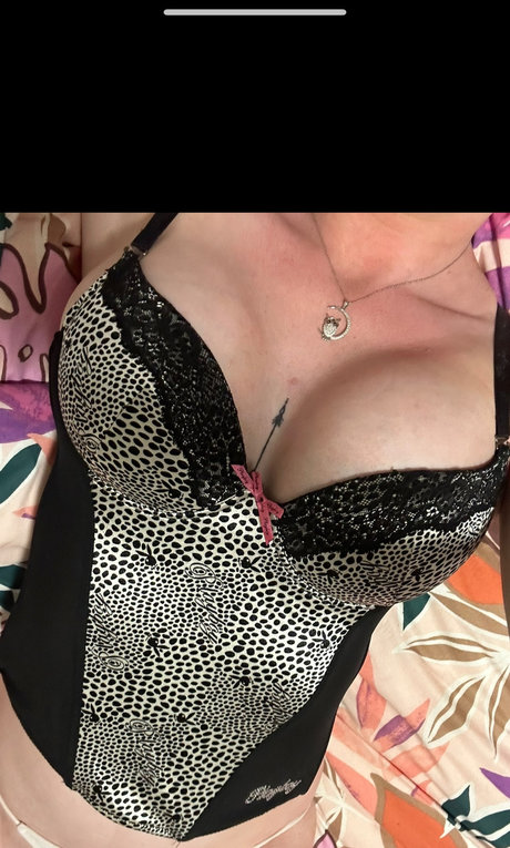 Anita Dickenme onlyfans leak ass