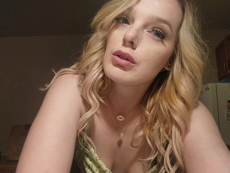 Britt Brat xx_ onlyfans model images