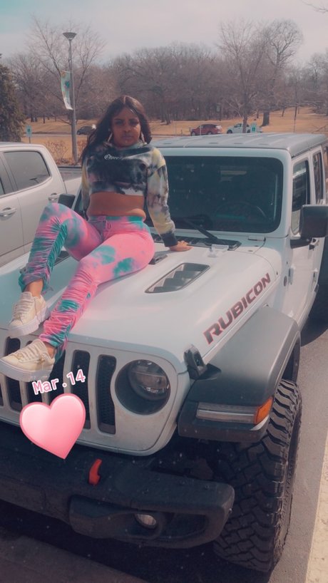 Adoreeluce leaked onlyfans.