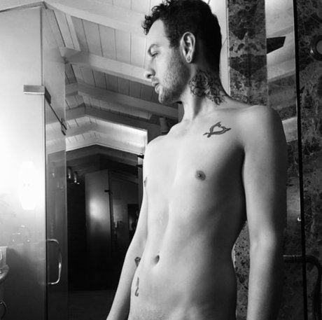 Alexander Grey onlyfans public photos