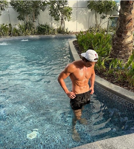 Big boy Adam_ onlyfans gratis