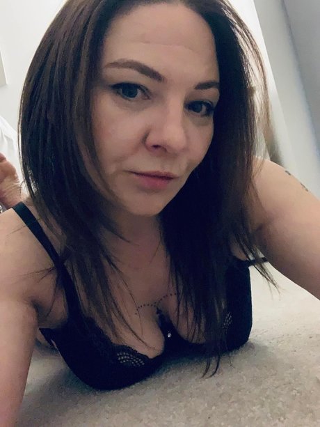 _Little Wonders gentlemans lounge onlyfans images