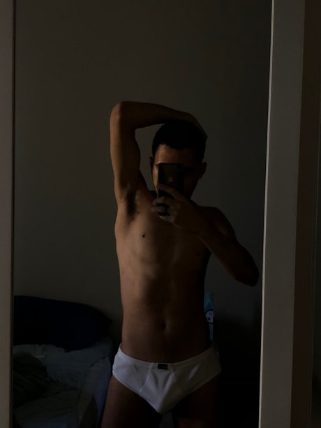 Otto The Exhibitionist Twink onlyfans topless