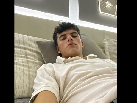 ACHILLE onlyfans photos