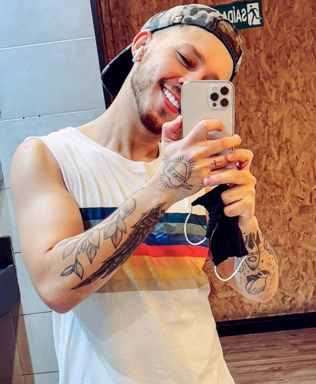 Renato Santana onlyfans lean