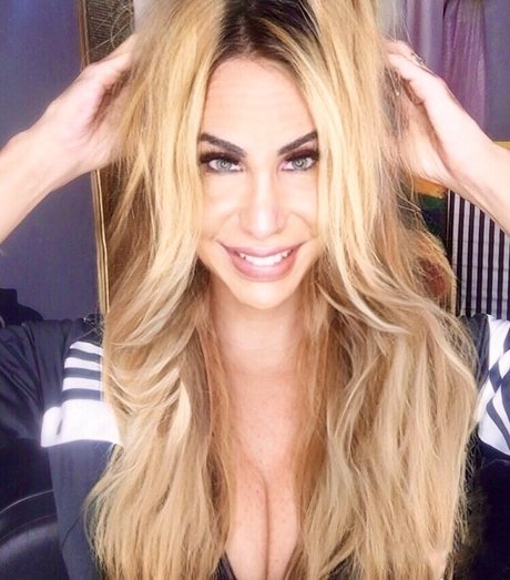 PatyBionda_ onlyfans content