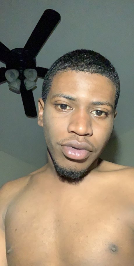 Aro Summers only fans photos