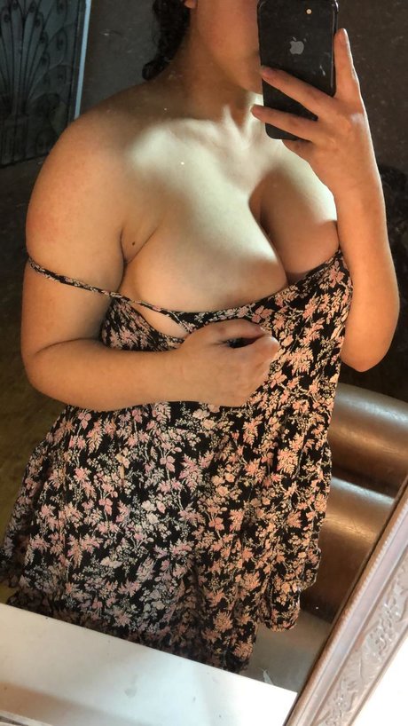 Pao Aguirre onlyfans ass