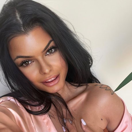 Saraj_ onlyfans leakes