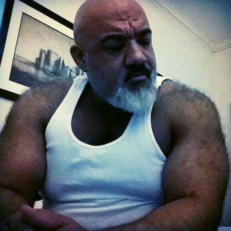 Daddy Bear 69 onlyfans star