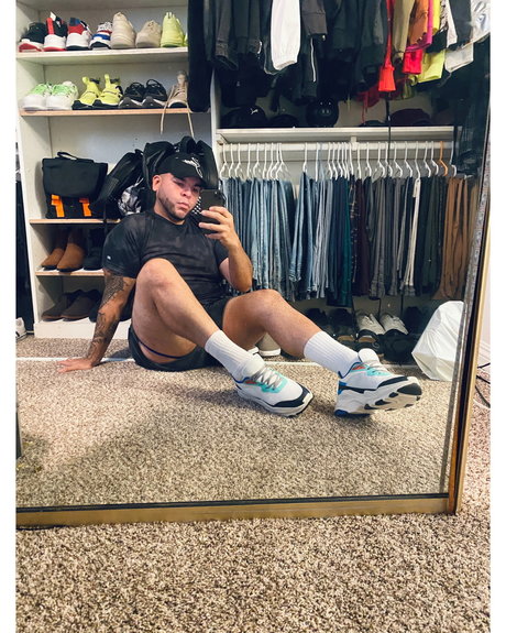 Alejandro Bravo onlyfans post