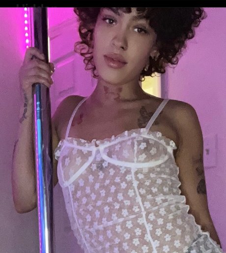 Pretty Red onlyfans nude leak