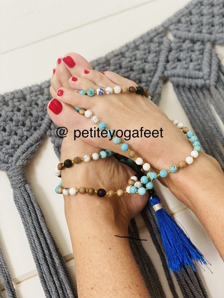 Miss petite yoga feet nude on onlyfans