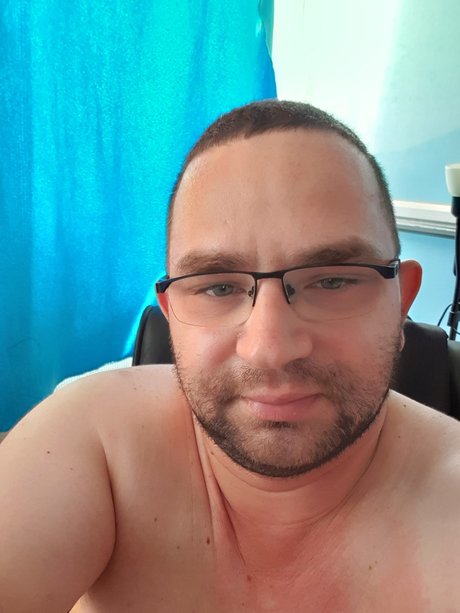 Petike1984 onlyfans creator