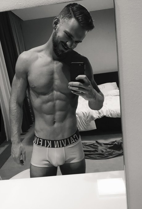 Peter Vlk nude onlyfans pics