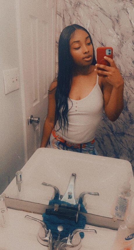 Sneakypeaks onlyfans leaked pics