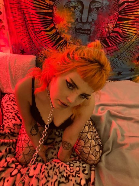 Pixie Rose onlyfans posts