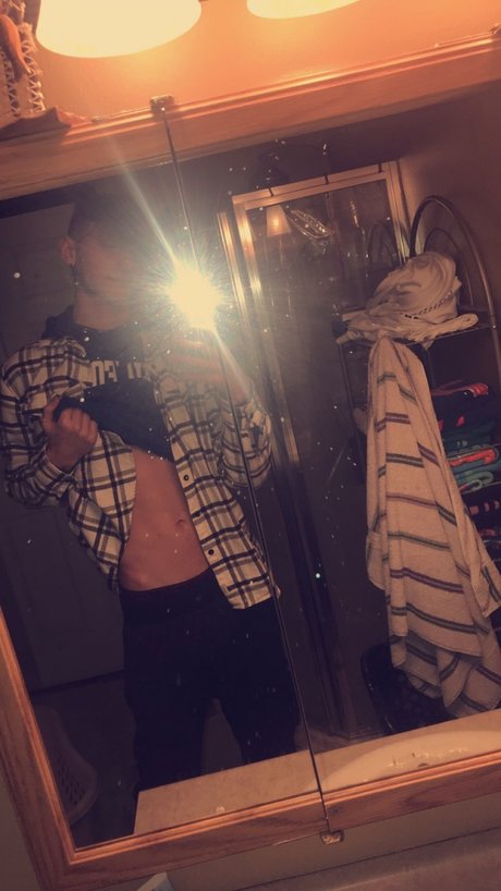 Tristan Selland onlyfans leak ass