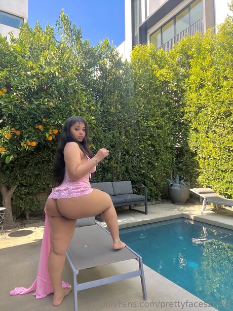 PrettyFaceSzn Naomi Nash onlyfans naked pics