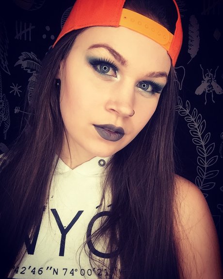 PookaDotted onlyfans strip tease