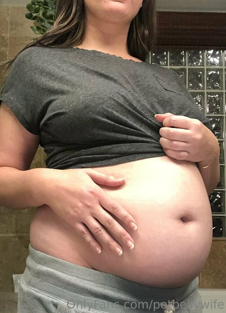 potbellywife only fans nude