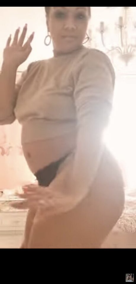 BELLAMASCHINA nude on onlyfans