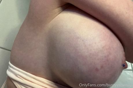 leoniagold onlyfans sextape