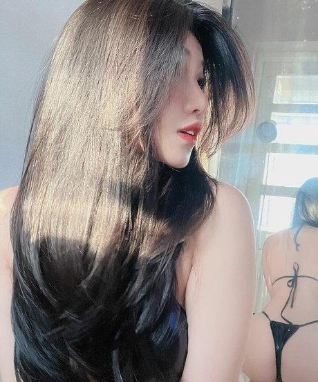 Duyenn Hipp naked only fans