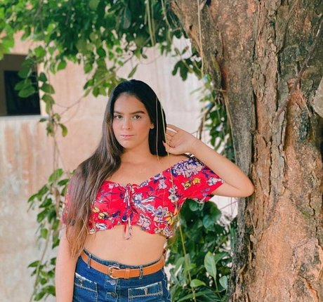 Izabelly Linhares onlyfans posts