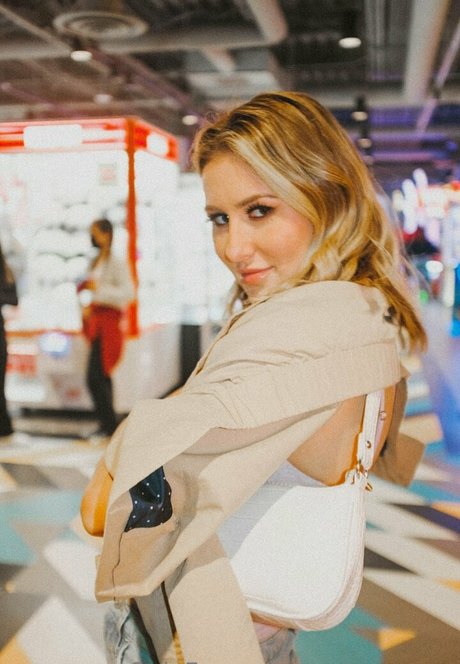 paigeowens onlyfans public photos