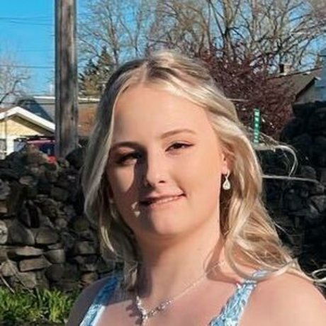 Anya Marie onlyfans public photos