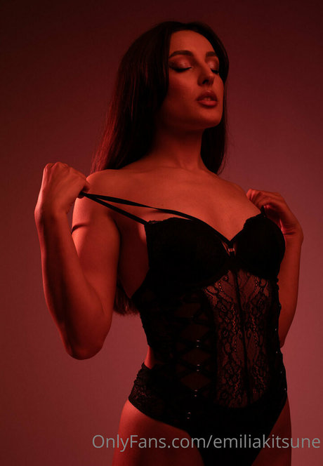 onlyemiliaa nude only fans