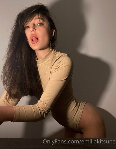 onlyemiliaa onlyfans leak