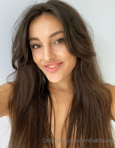 onlyemiliaa naked onlyfans leak