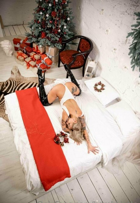 roni paradise onlyfans porn nude