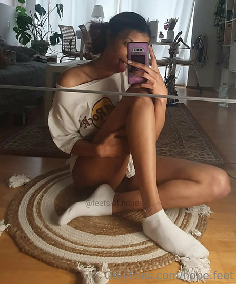 hope feet onlyfans photo