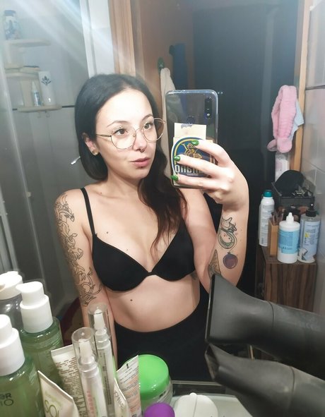 alucarynmoon onlyfans strip tease