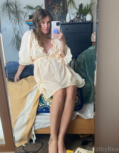 colbybea onlyfans striptease