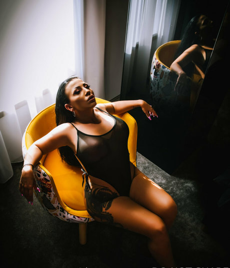 lanaromano onlyfans pic