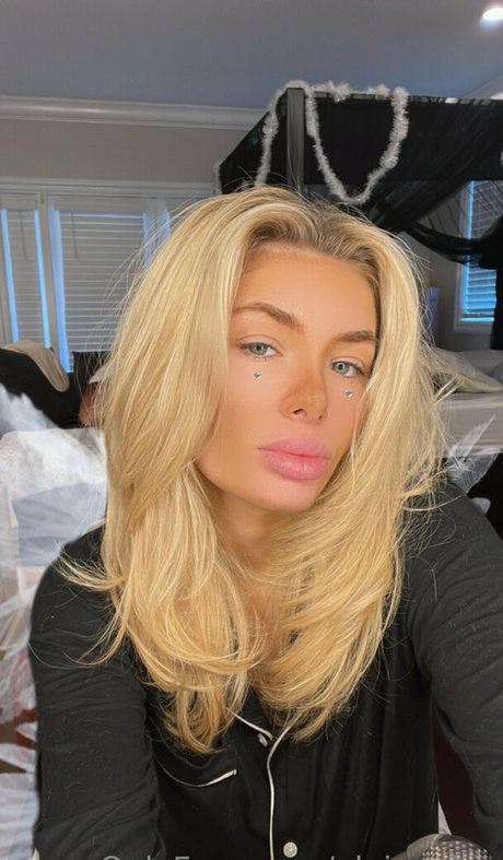 elainavice onlyfans content type