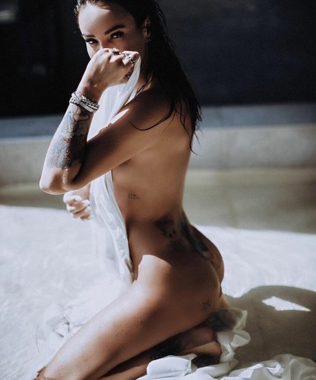 Aiza Dolmatova naked onlyfans pics